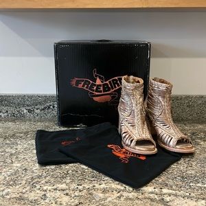 FreeBird Bela Taupe Sandals